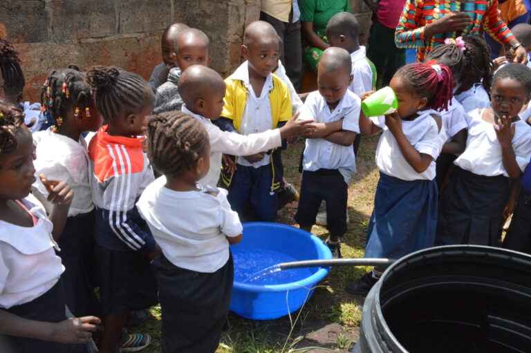 A new well for the people of Kananga